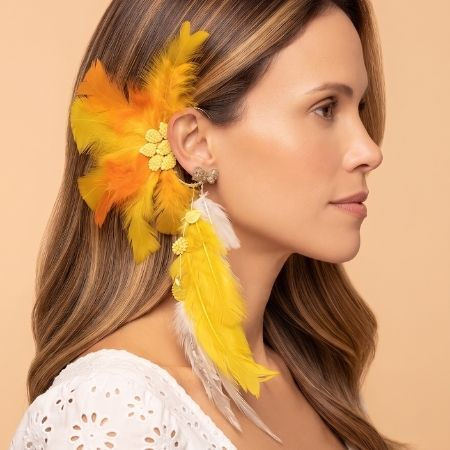 Ear Cuff Amarelo com penas caindo
