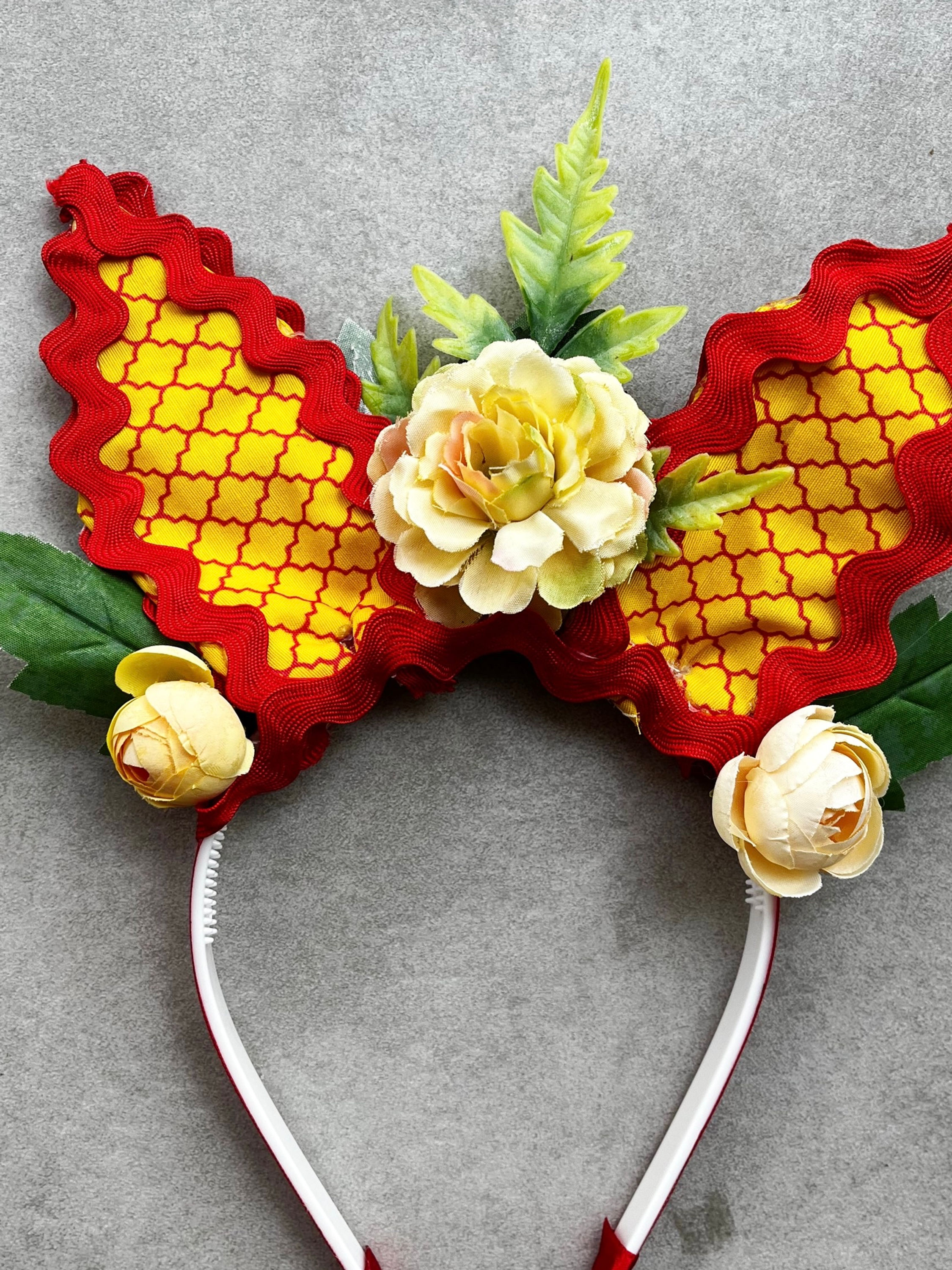Tiara Orelhas de Coelho em amarelo e vermelho com flor