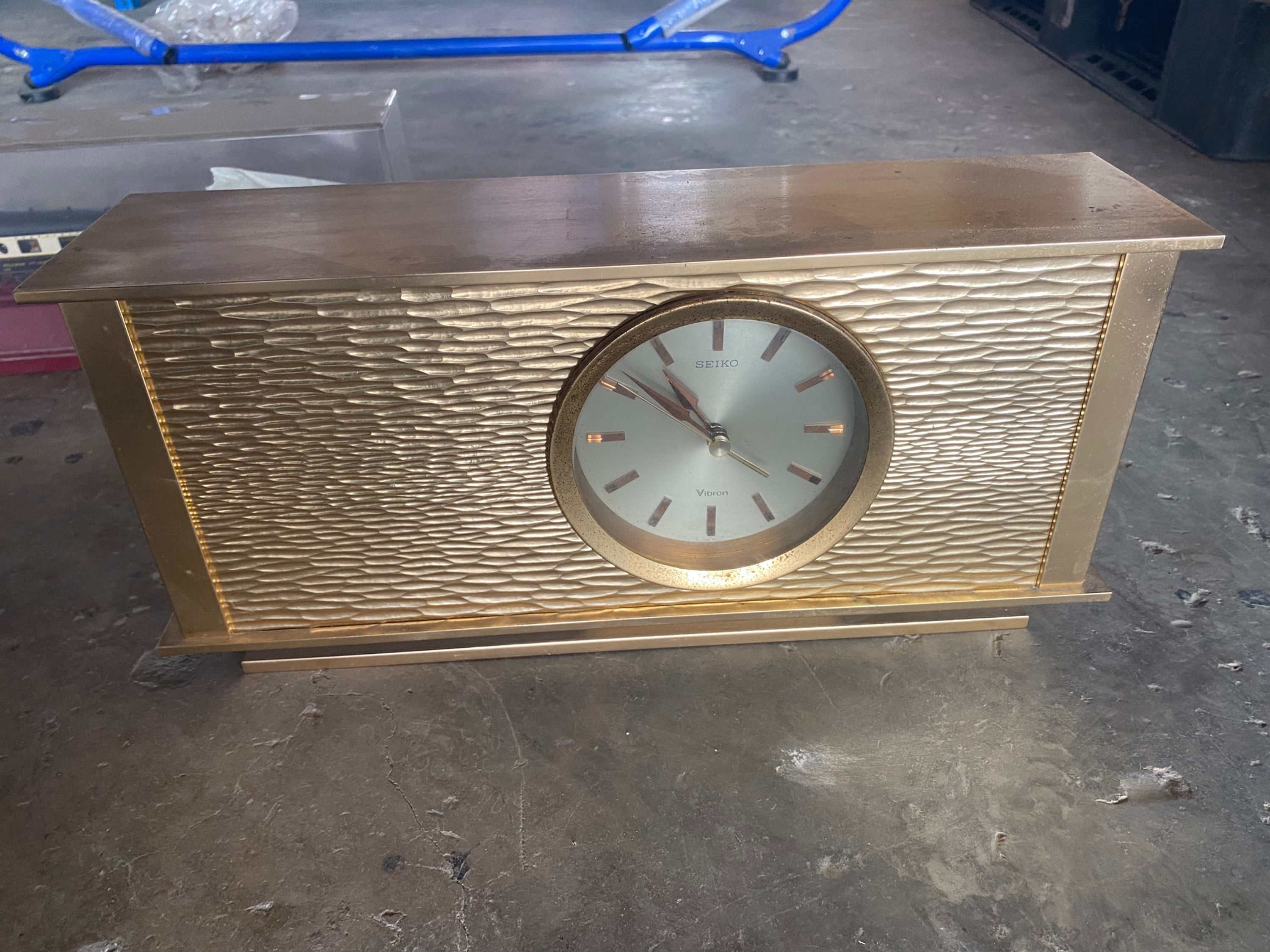 ĐỒNG HỒ PIN NHÔM ĐỂ BÀN 