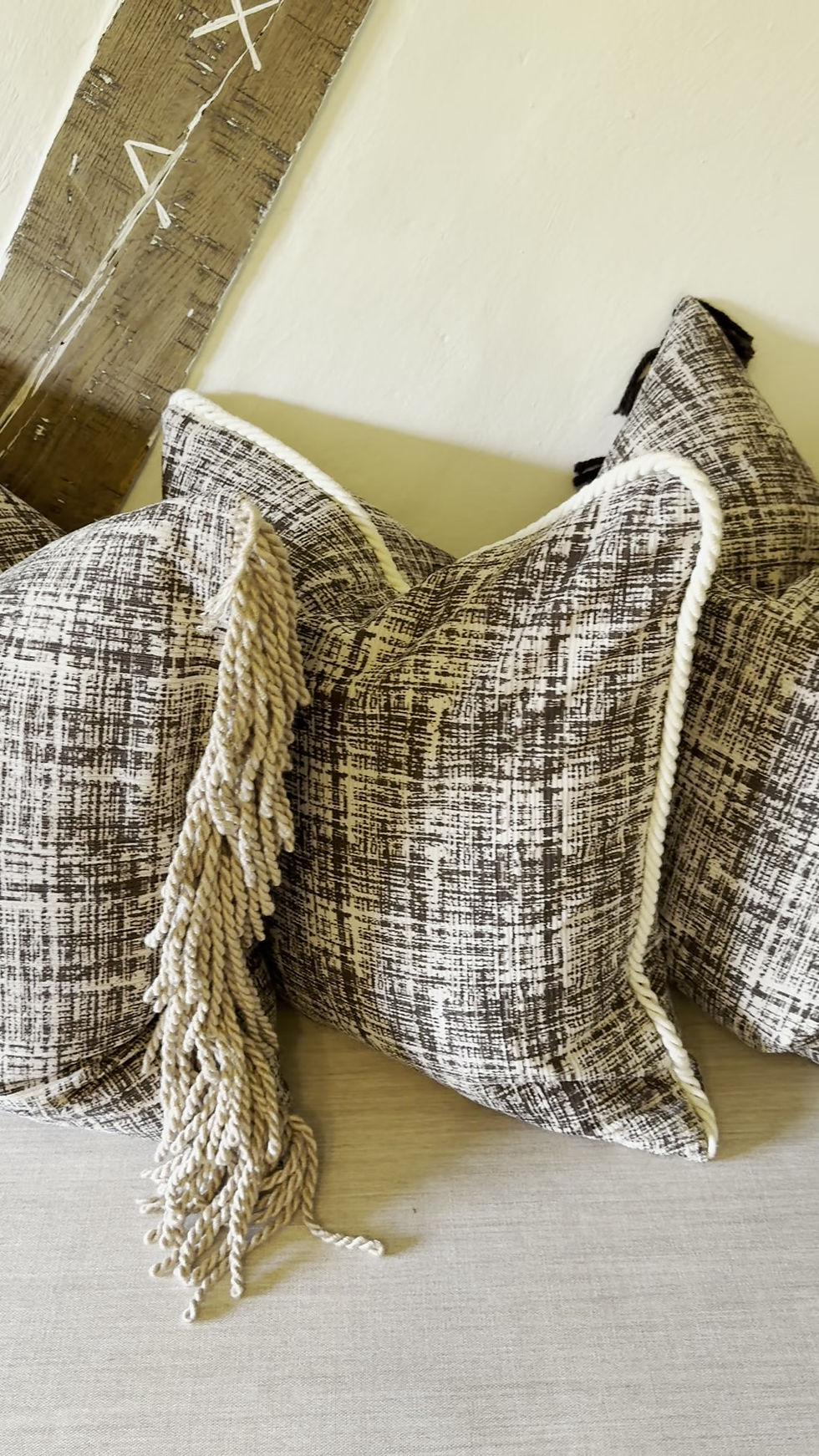 Thumbnail: Cushion Pippa
