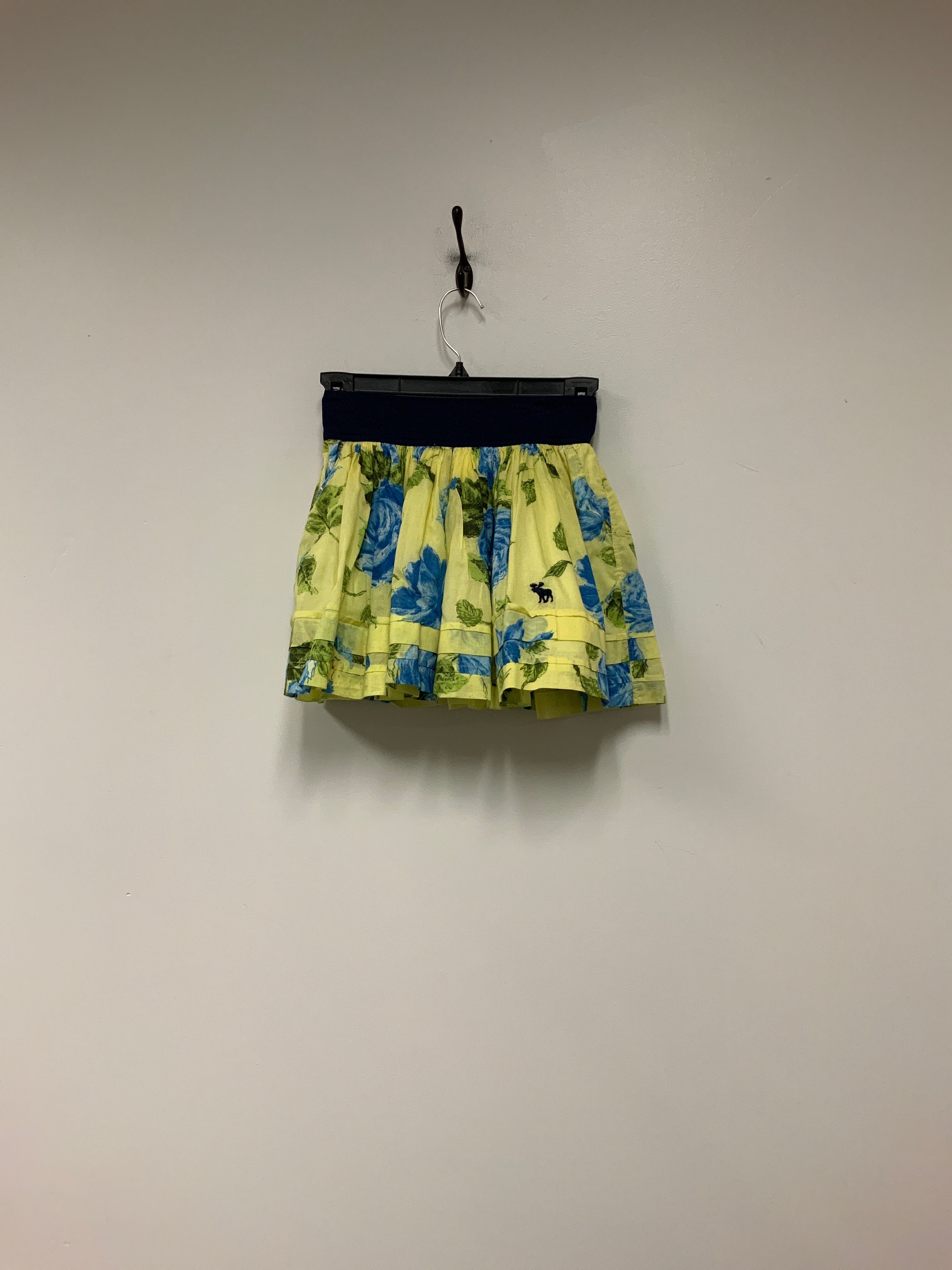 Youth Girls Skirt - Size L