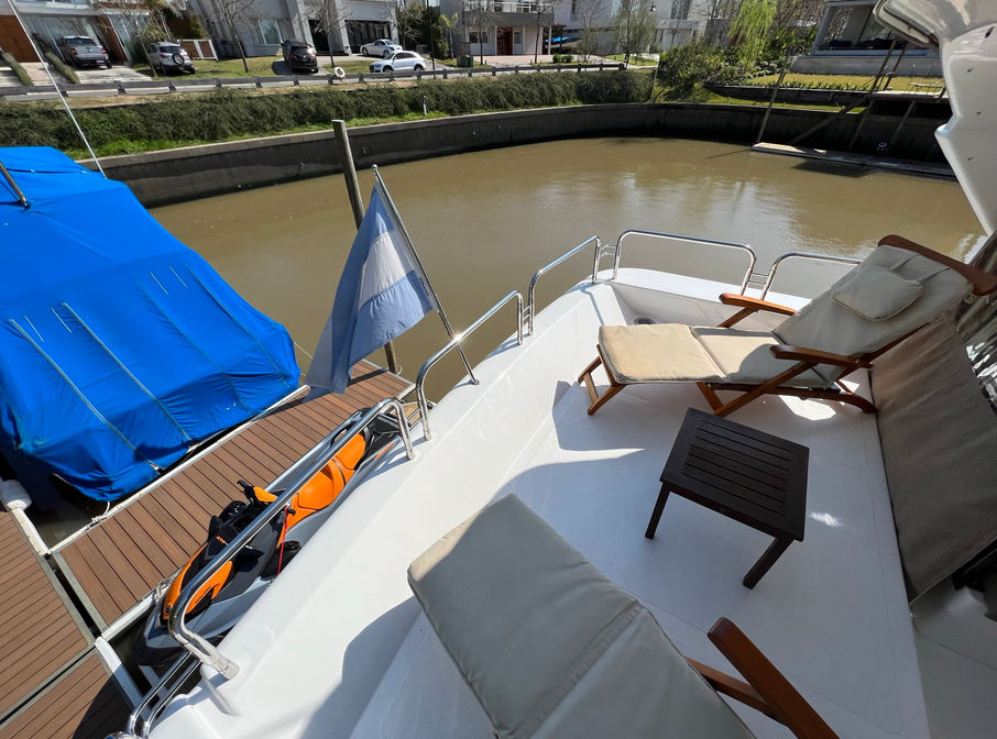 flybridge solarium.jpeg