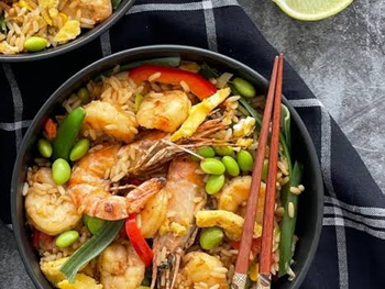 After-Workout-Wok: Schnelle Fitness-Pfanne mit Garnelen, Edamame & Duftreis