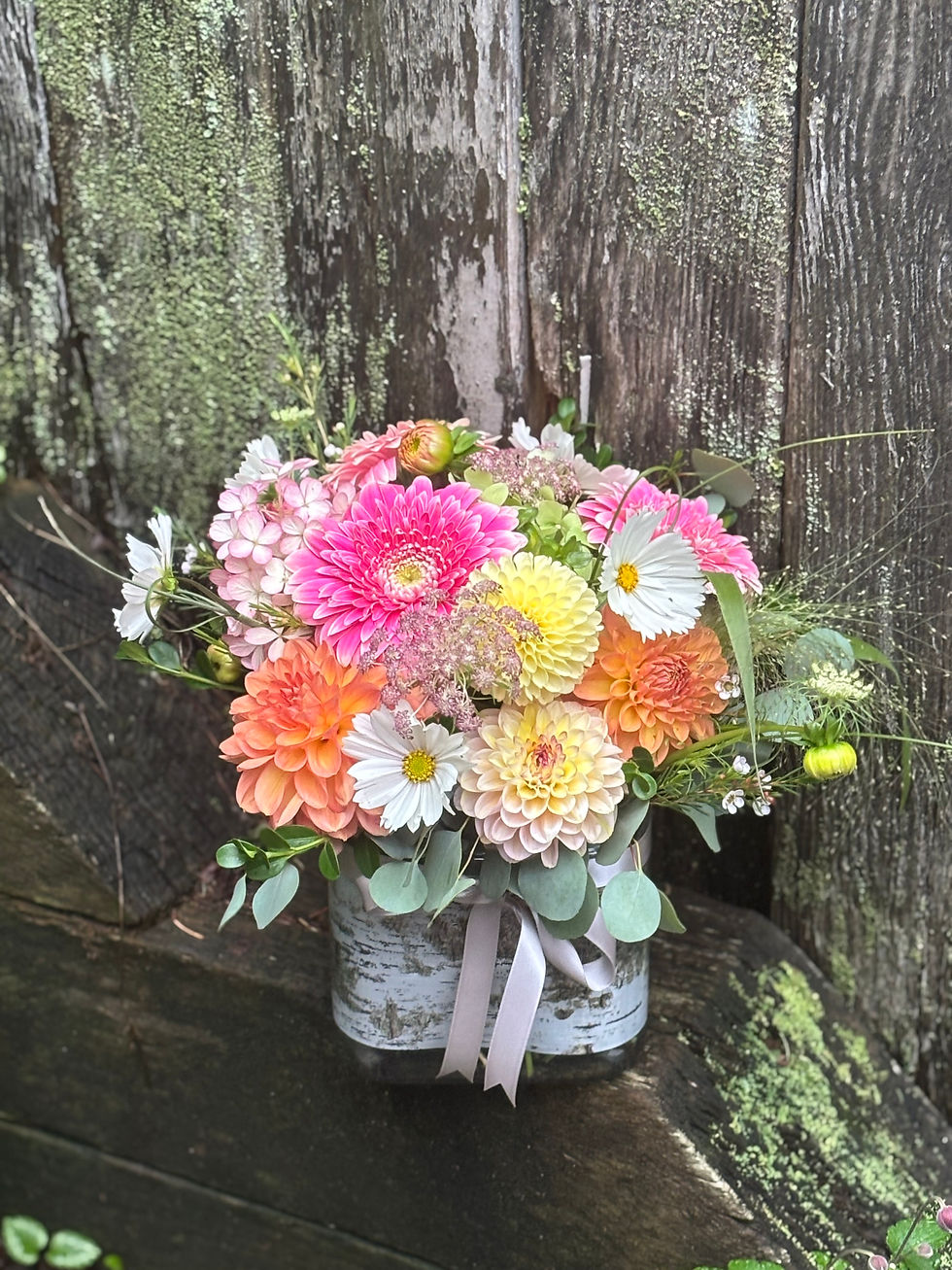 Thumbnail: Large arrangement in glass vase