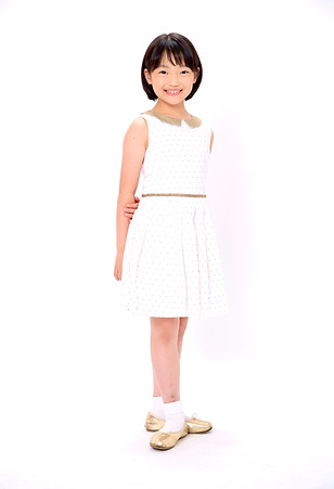 岡田ゆり(全身).jpeg