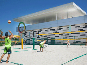 Beachvolejbal ZADARMO po celé léto v Centru Černý Most!