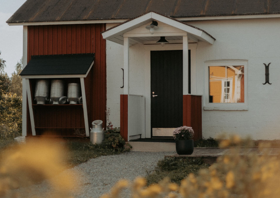 navetta-rakennus-ravintola-maalaismaisema-maitotonkka