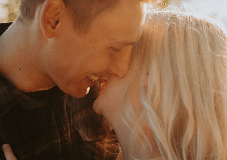 nauru-mies-nainen-hymy-läheisyys