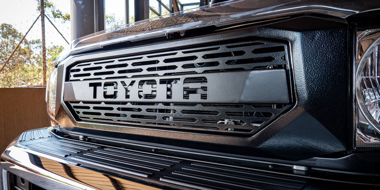 Toyota Land Cruiser Grill