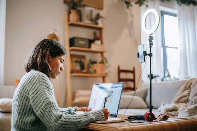A woman working on a laptop to do ppc management