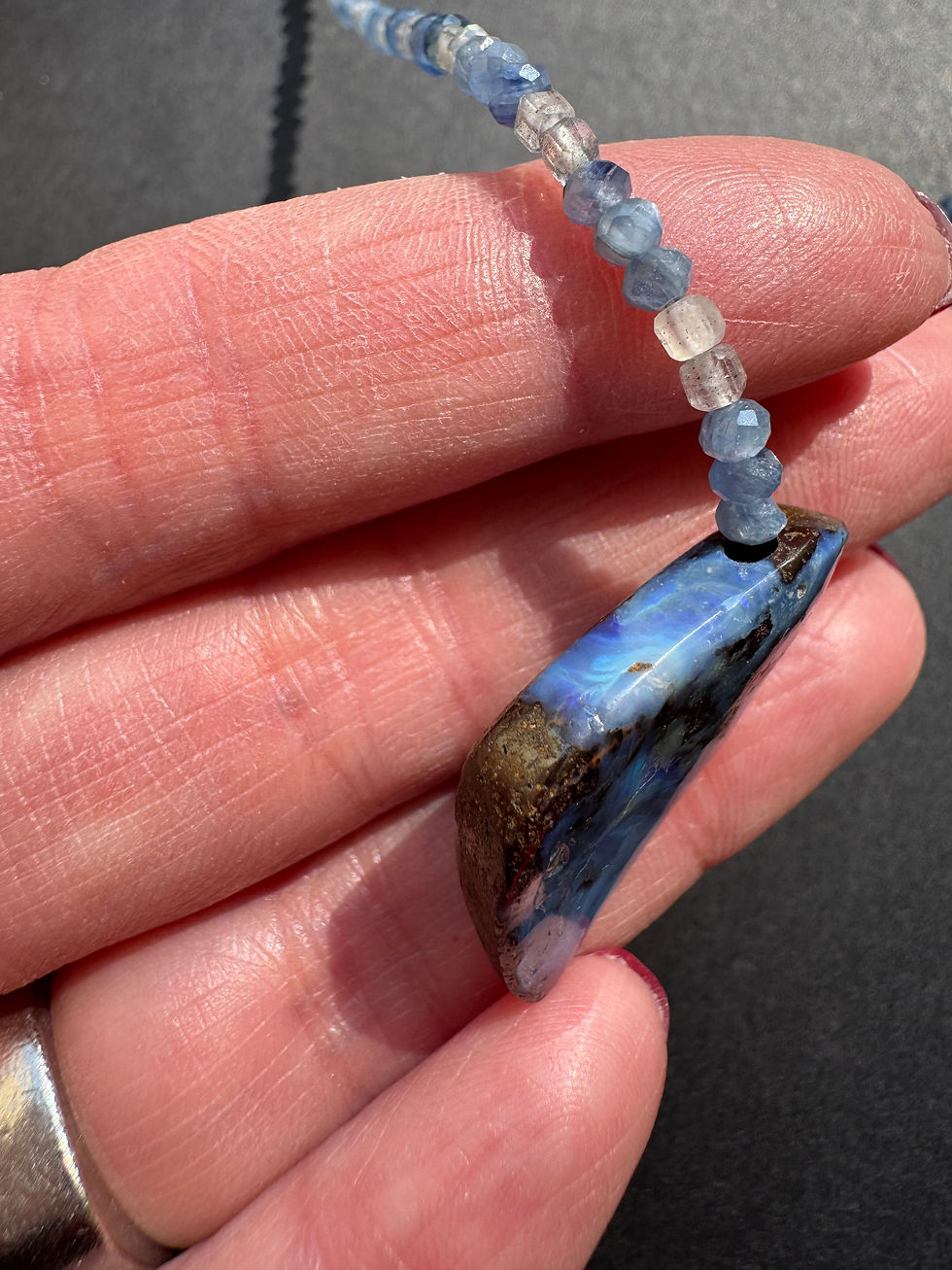 Miniature : Collier Opale Boulder, cyanite et labradorite