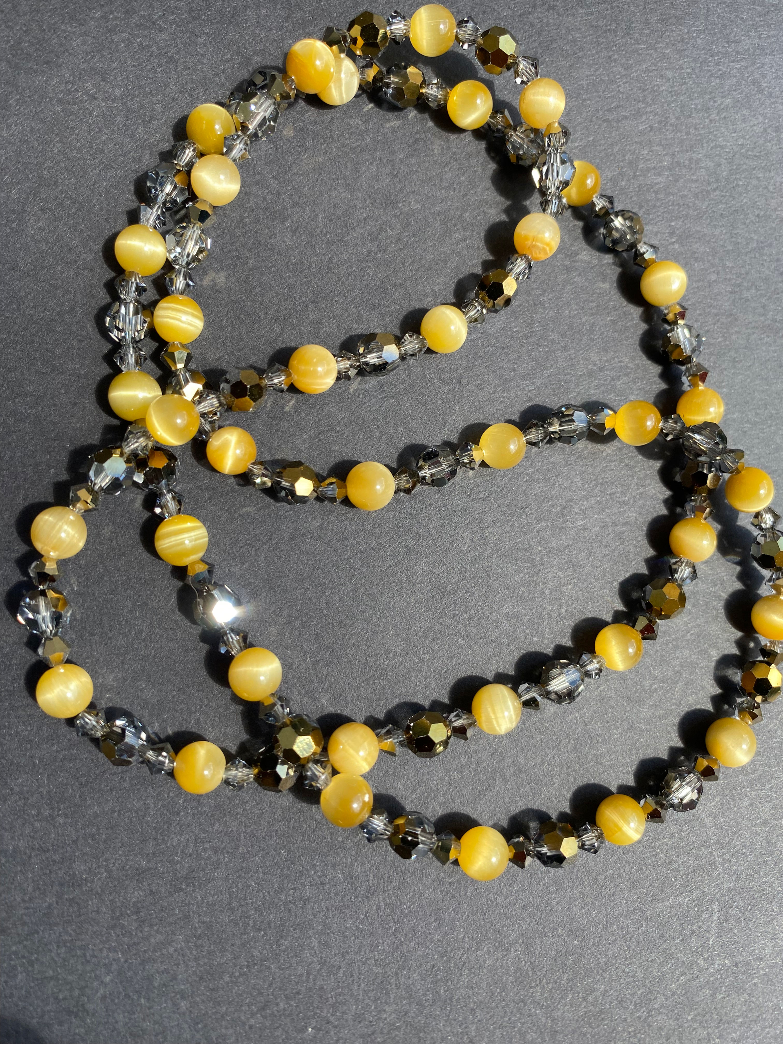 Collier jaune doré