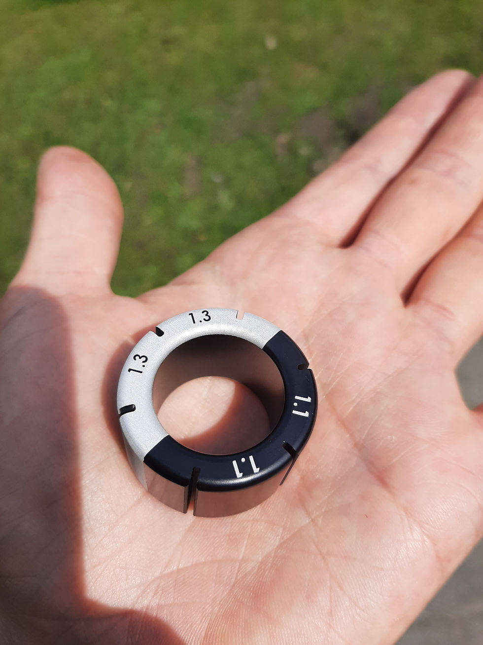 Thumbnail: Aero spoke holder with visual recognision pattern