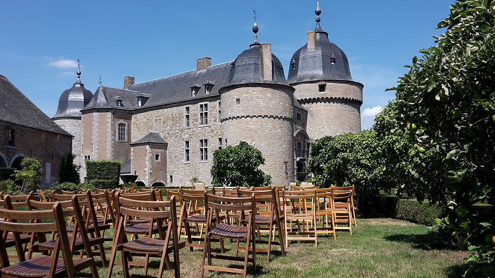Cérémonie dans les jardins