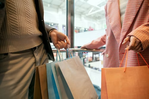 Confianza del consumidor en EE UU cae a 94,6 y enfría el pulso de la demanda