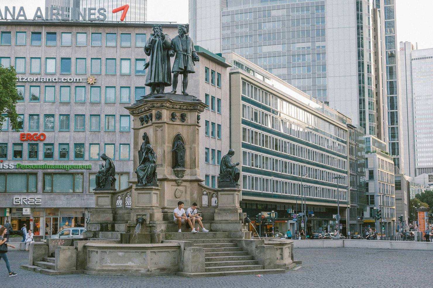 Der Goetheplatz in Frankfurt am Main am Tag