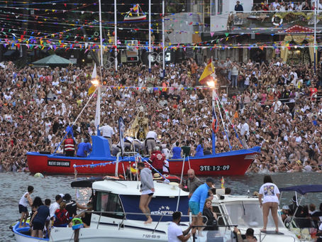 La Virgen del Carmen y San Telmo se hacen a la mar un año más desde el muelle histórico