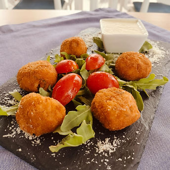 08. Divino TAPA  Divina.jpeg