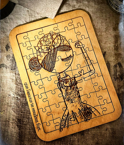 Holzpuzzle mit Frauen Motiv