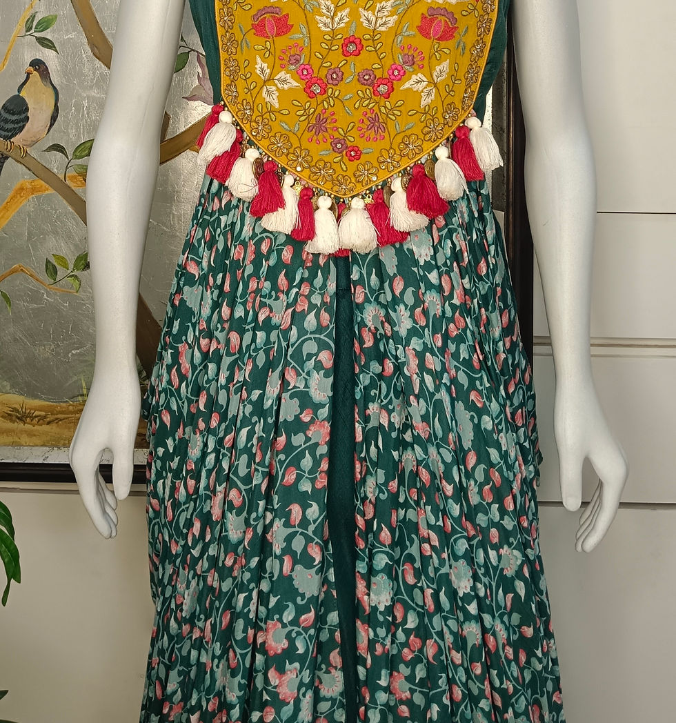 Thumbnail: Croptop With Skirt Embelished With Yeoke Printed Drape Pattern