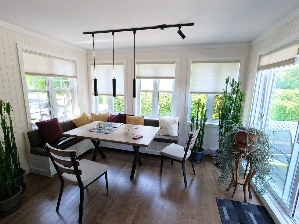 Aménagement d'une salle-à-manger, banquette par Cuisines & Modules.