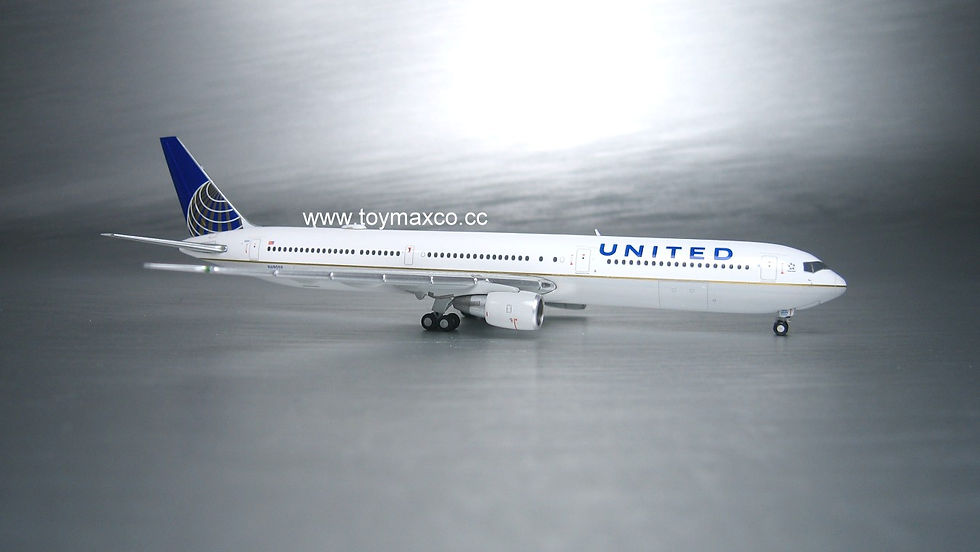 Thumbnail: United B767-400ER N69059 1:400 GJUAL2155