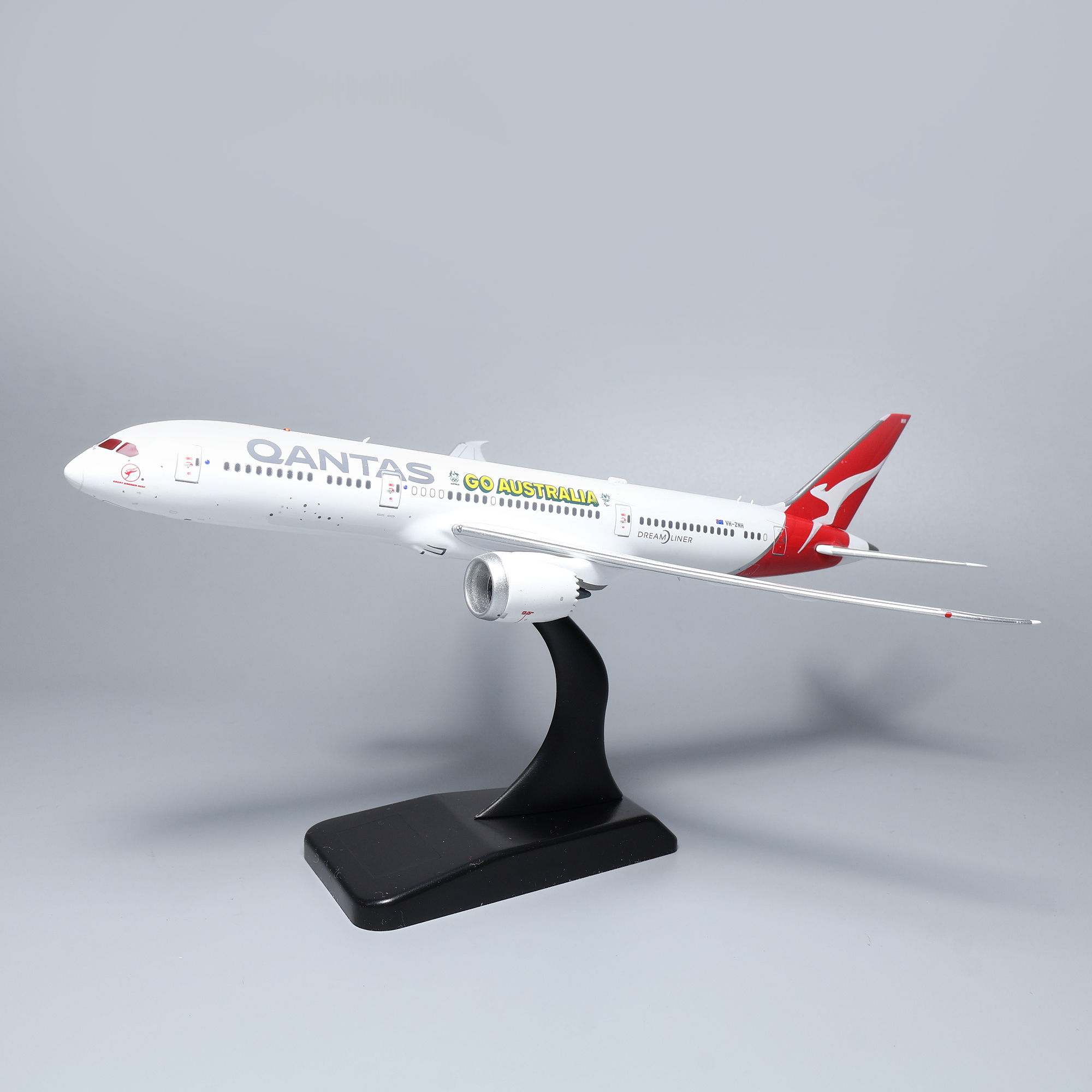 Qantas B787-9 VH-ZNH 1:400 AV4259