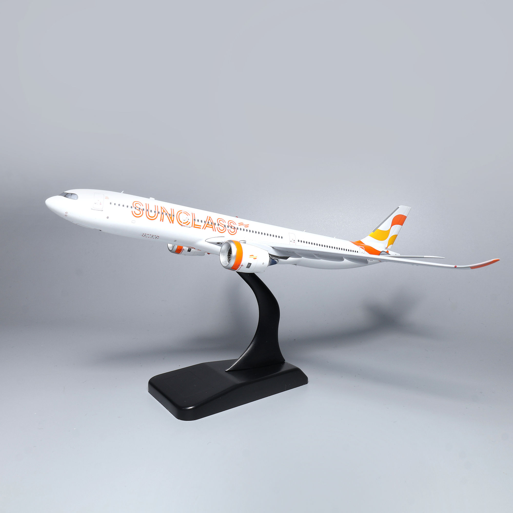 Sunclass A330-900 neo OY-VKP 1:400 AV4415