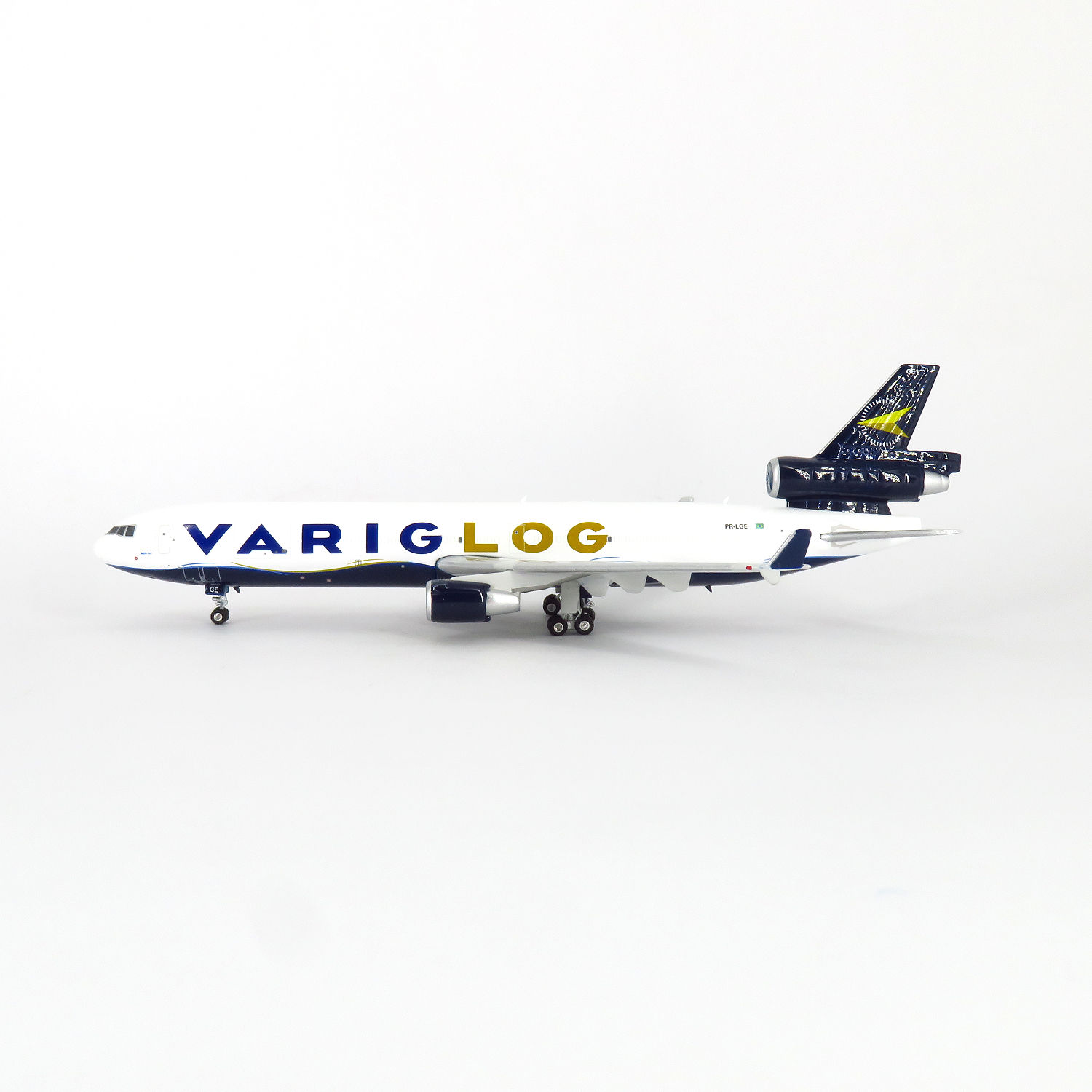 Varig Log MD-11 PR-LGE 1:400 PH11995
