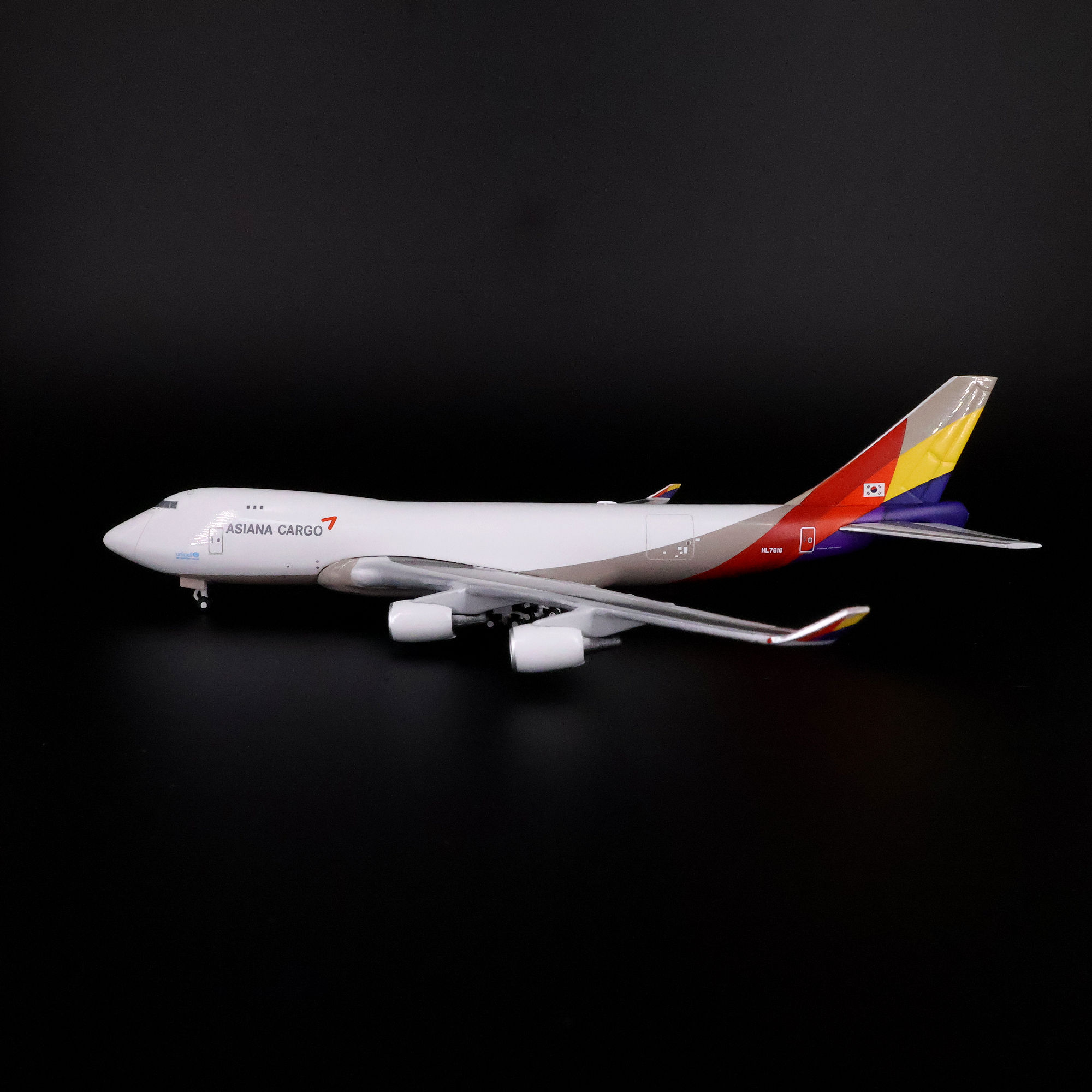 Asiana B747-400F HL7616 HE538848
