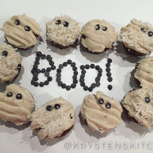 2 Ingredient Cupcakes featuring Simple Mills Vanilla Cake Mix & Zevia Soda (Halloween edition)