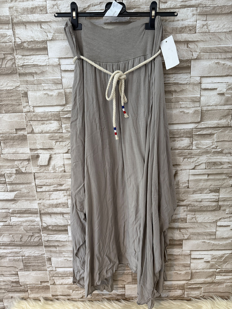 Schlitzrock mit Unterrock