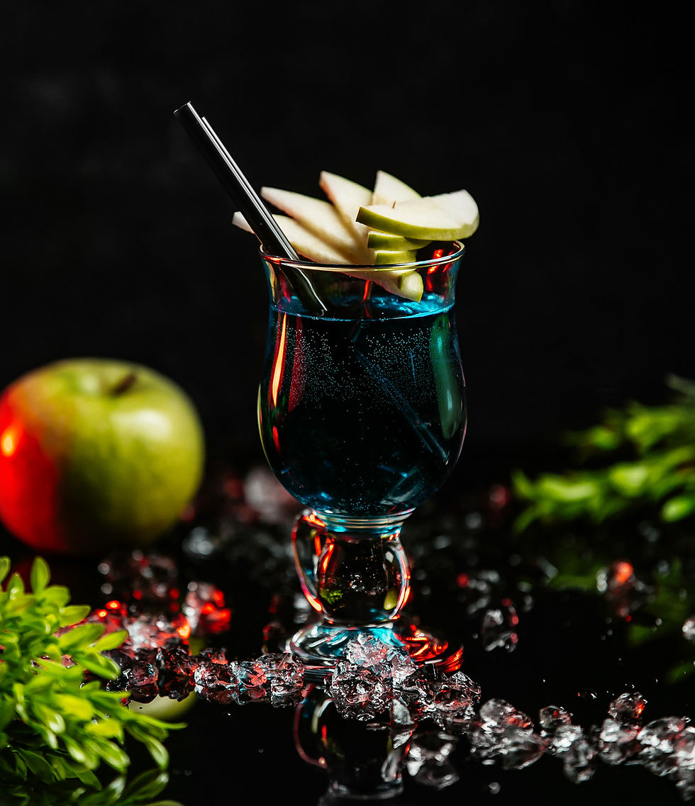 blue-cocktail-with-apple-slices.jpg