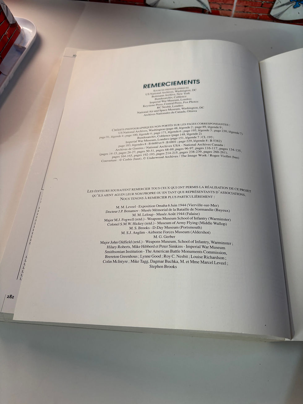 Miniature : LIVRE JOUR J  TRÈS BON ÉTAT