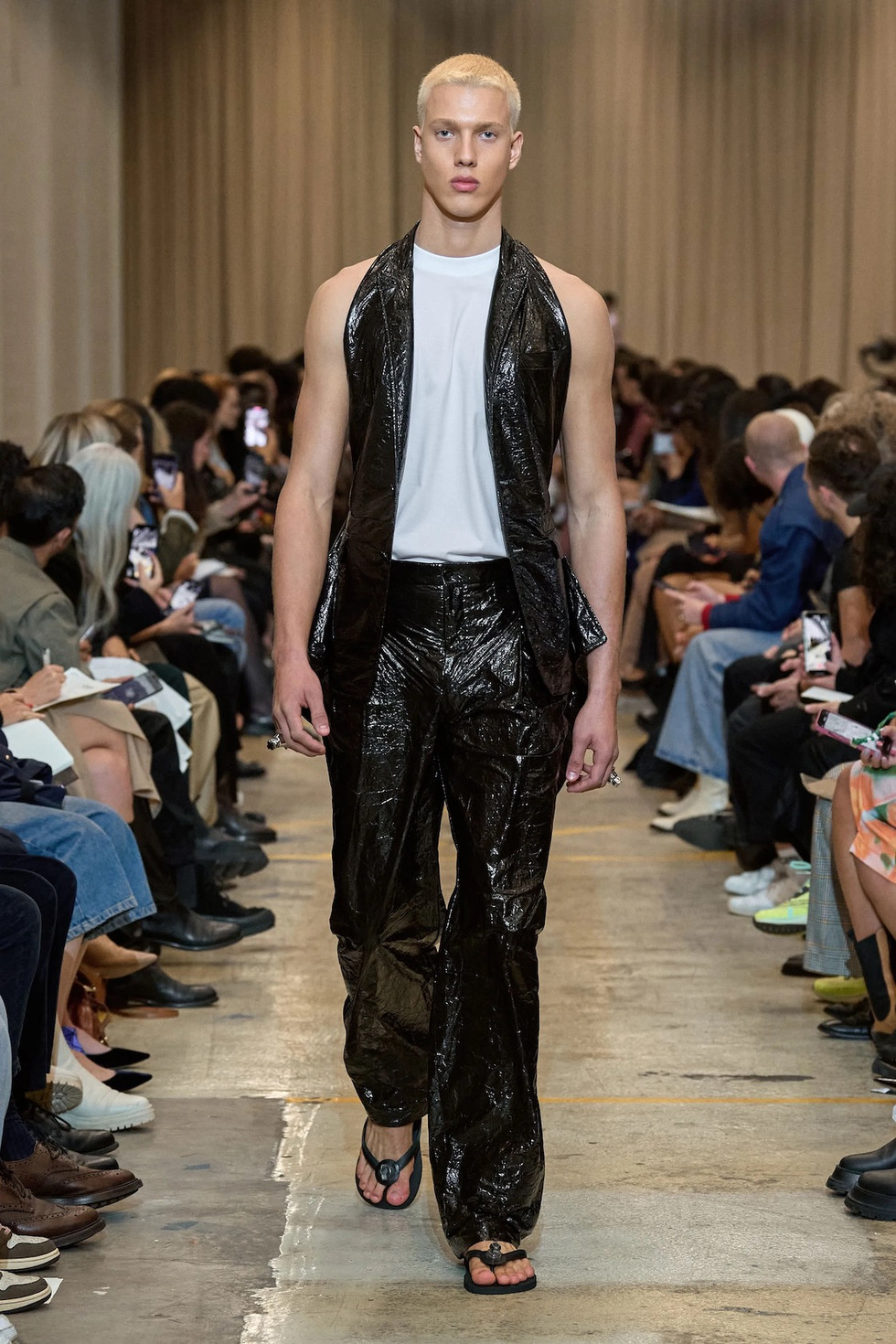 00050-burberry-spring-2023-ready-to-wear-credit-brand.jpg.jpeg