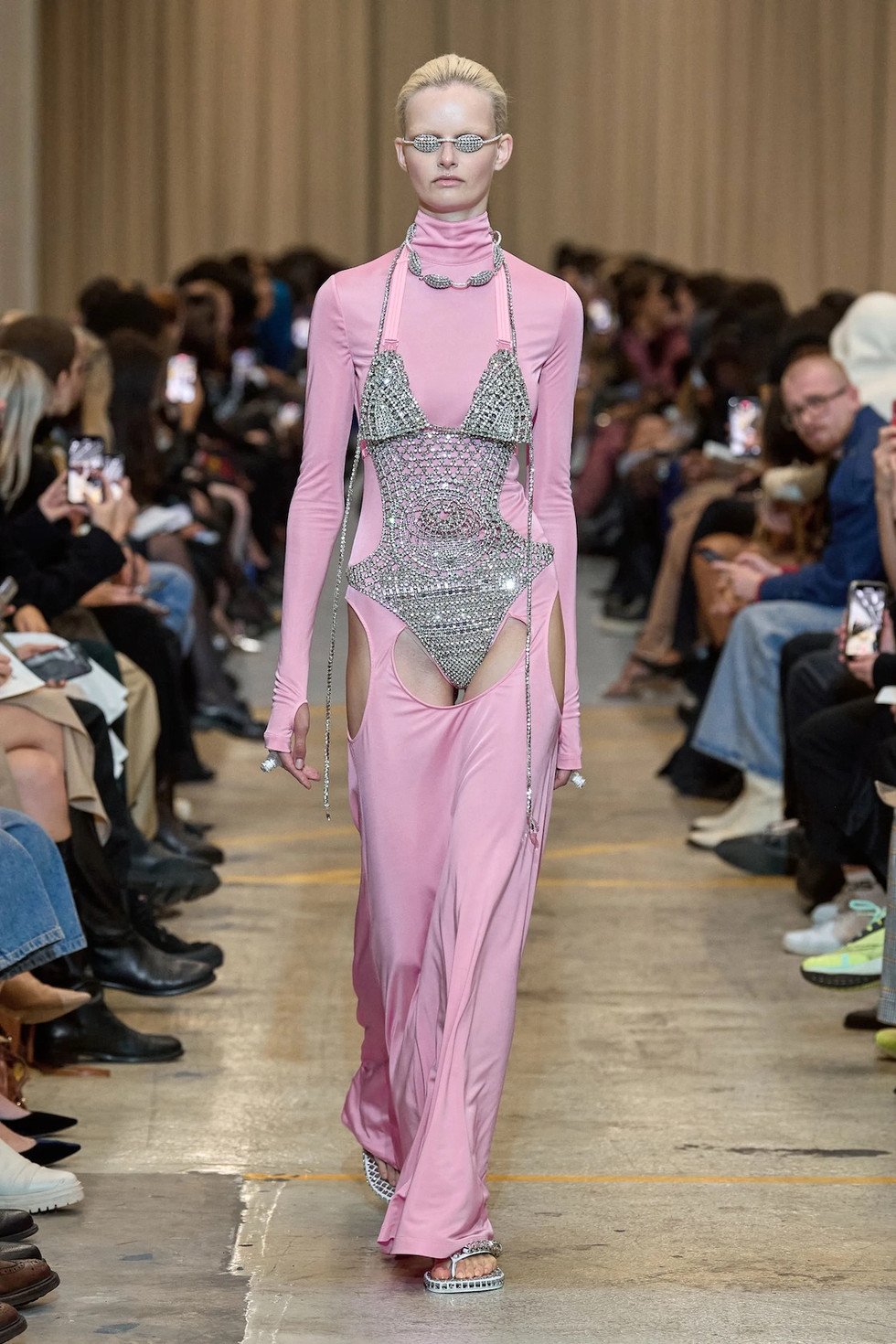 00031-burberry-spring-2023-ready-to-wear-credit-brand.jpg.jpeg