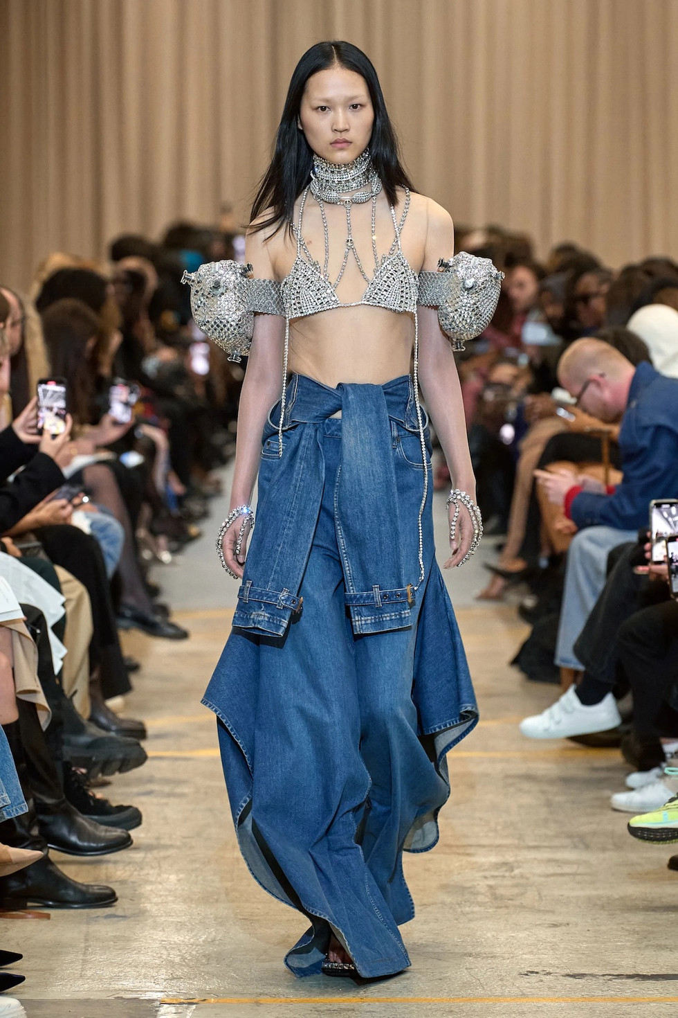 00006-burberry-spring-2023-ready-to-wear-credit-brand.jpg.jpeg