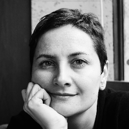 Intervista a Sandra Paul: La Fotografia come Cura delle Cicatrici dell’Anima