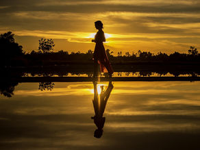Woman at the side of a lake before she does her tevilla