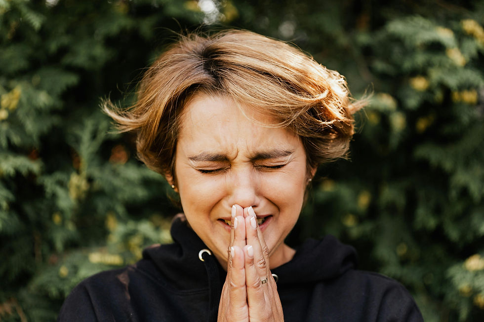 A woman praying fervently | Image Source: Pexels