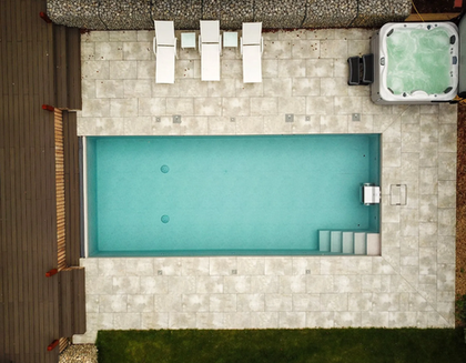 Modern outdoor swimming pool liner