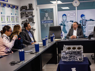 UPSRJ y Martinrea firman convenio para impulsar la vinculación académica e industrial