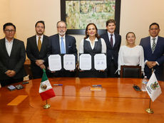 Firma Martha Soto convenio de colaboración con la Universidad de la Rioja