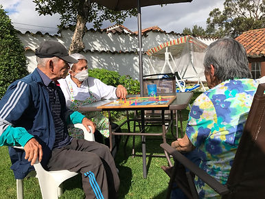 En días soleados las actividades se realizan al aire libre para disfrutar del sol y la brisa.