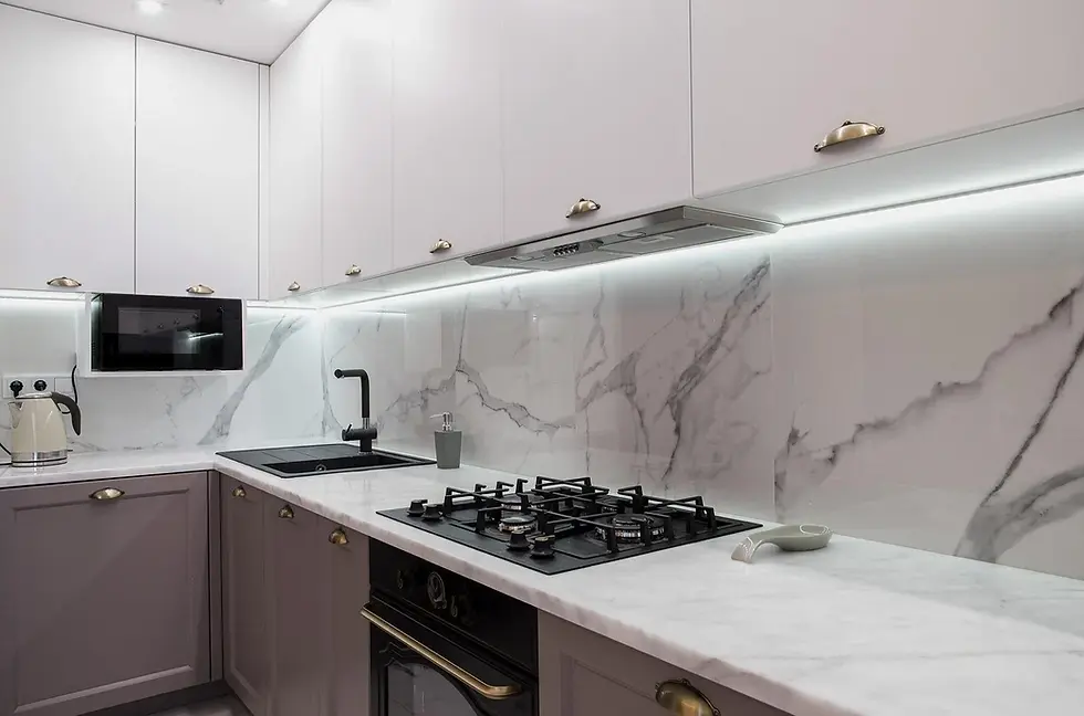 revestimento-na-cozinha-casa-de-luxo-casa-de-campo-alto-padrao-porto-sao-pedro.webp