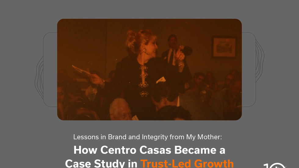 Belkys Pino, founder of Centro Casas, speaking at a real estate event in Puerto Rico — 40 years of trust-led brand building featured in DuartePino's case study.
