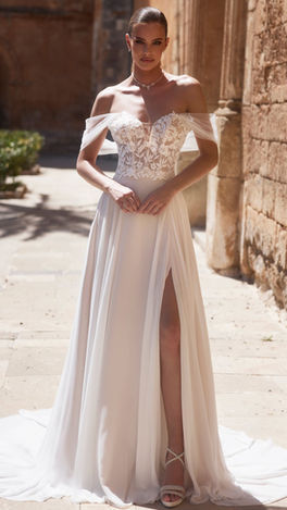 Brautkleid mit romantischen Details bei Capric’s Osnabrück