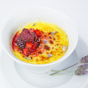 Crème Brûlée de lavanda, frutas vermelhas