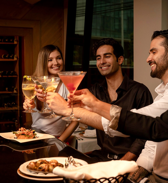 Jurgens-Eventos-Cocteles-Cheers_edited.j