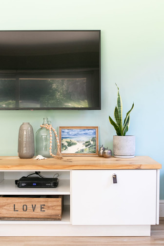 Annie Grace Studio
Decorative art pieces